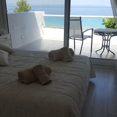 A Beautiful Beachfront Maisonette Casa vacanze