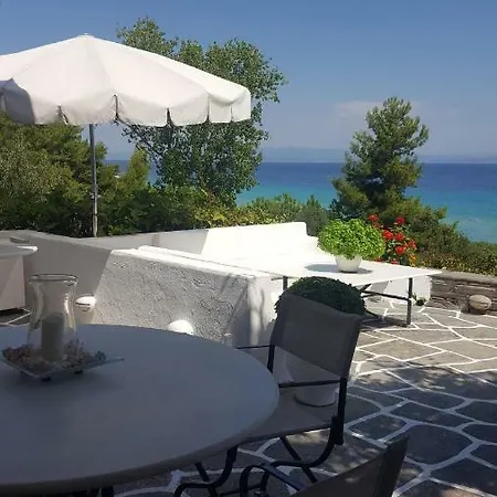 A Beautiful Beachfront Maisonette Ferienhaus
